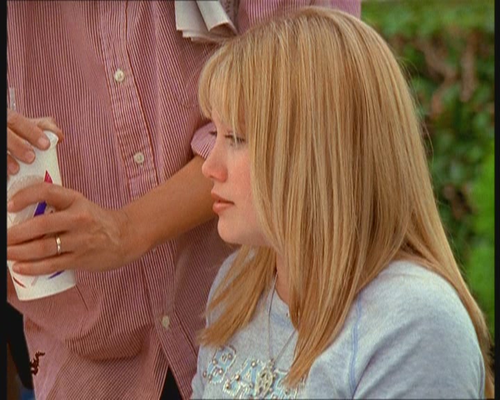 DailyDuff-dot-org_LizzieMcGuire-MovingUp1204.jpg DailyDuff-dot-org_LizzieMcGuire-MovingUp1204.jpg