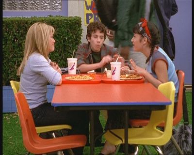 DailyDuff-dot-org_LizzieMcGuire-MovingUp0157.jpg