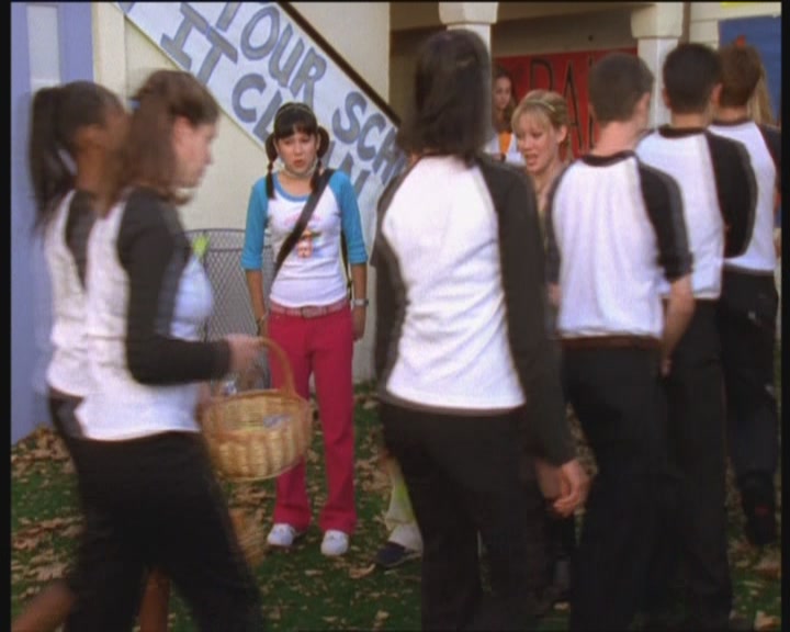 DailyDuff-dot-org_LizzieMcGuire-PartyOverHere0045.jpg