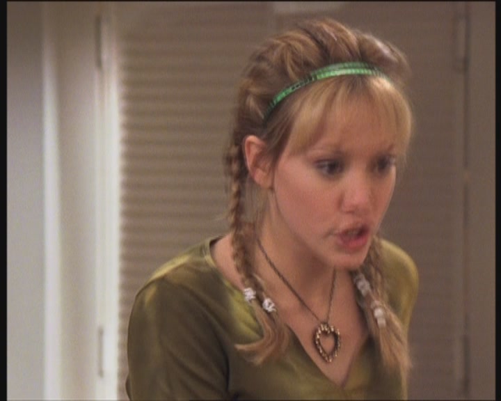 DailyDuff-dot-org_LizzieMcGuire-PartyOverHere0168.jpg