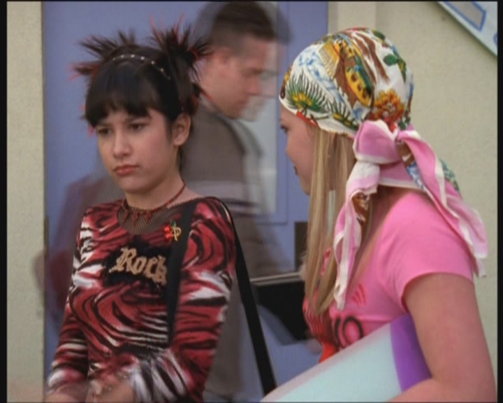 DailyDuff-dot-org_LizzieMcGuire-PartyOverHere0323.jpg