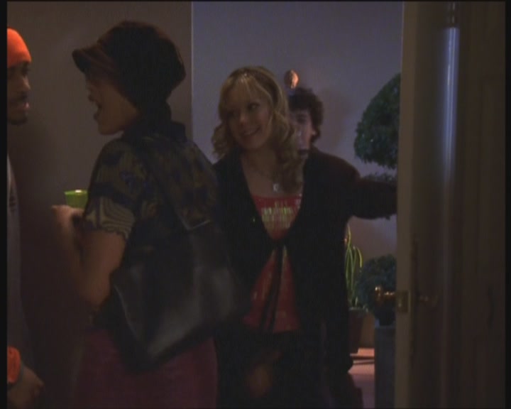 DailyDuff-dot-org_LizzieMcGuire-PartyOverHere0525.jpg