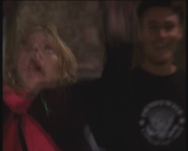 DailyDuff-dot-org_LizzieMcGuire-PartyOverHere0547.jpg