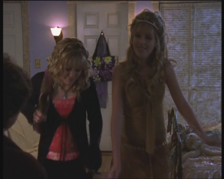 DailyDuff-dot-org_LizzieMcGuire-PartyOverHere0941.jpg DailyDuff-dot-org_LizzieMcGuire-PartyOverHere0941.jpg