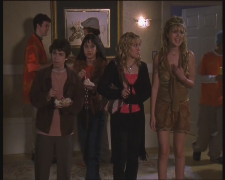 DailyDuff-dot-org_LizzieMcGuire-PartyOverHere0955.jpg DailyDuff-dot-org_LizzieMcGuire-PartyOverHere0955.jpg