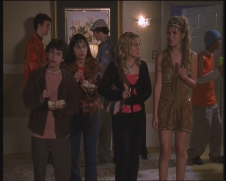 DailyDuff-dot-org_LizzieMcGuire-PartyOverHere0956.jpg