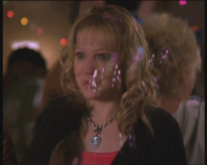 DailyDuff-dot-org_LizzieMcGuire-PartyOverHere1035.jpg