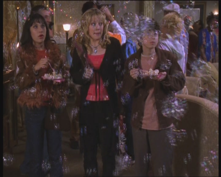 DailyDuff-dot-org_LizzieMcGuire-PartyOverHere1089.jpg DailyDuff-dot-org_LizzieMcGuire-PartyOverHere1089.jpg