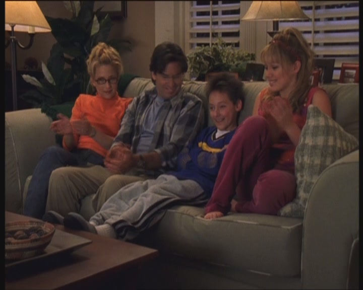 DailyDuff-dot-org_LizzieMcGuire-PartyOverHere1234.jpg DailyDuff-dot-org_LizzieMcGuire-PartyOverHere1234.jpg