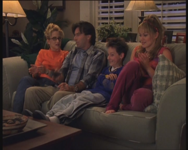 DailyDuff-dot-org_LizzieMcGuire-PartyOverHere1237.jpg DailyDuff-dot-org_LizzieMcGuire-PartyOverHere1237.jpg