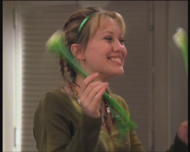 DailyDuff-dot-org_LizzieMcGuire-PartyOverHere1275.jpg