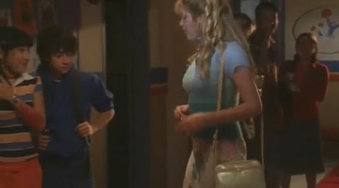 DailyDuff-dot-org_LizzieMcGuire-2x19SheSaidHeSaidSheSaid0256.jpg