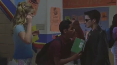 DailyDuff-dot-org_LizzieMcGuire-2x19SheSaidHeSaidSheSaid0519.jpg