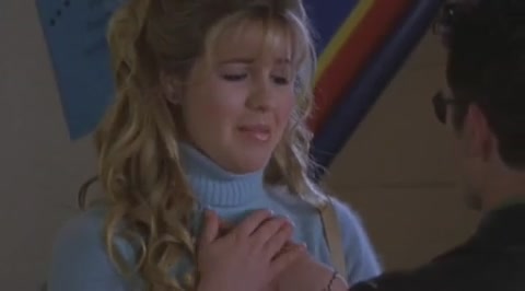 DailyDuff-dot-org_LizzieMcGuire-2x19SheSaidHeSaidSheSaid0524.jpg