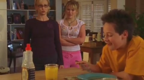 DailyDuff-dot-org_LizzieMcGuire-2x19SheSaidHeSaidSheSaid0696.jpg