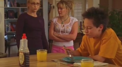 DailyDuff-dot-org_LizzieMcGuire-2x19SheSaidHeSaidSheSaid0697.jpg