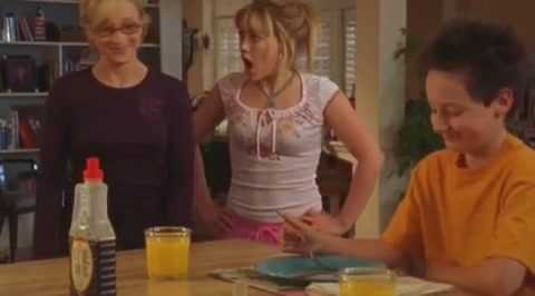 DailyDuff-dot-org_LizzieMcGuire-2x19SheSaidHeSaidSheSaid0712.jpg