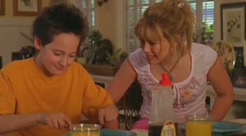 DailyDuff-dot-org_LizzieMcGuire-2x19SheSaidHeSaidSheSaid0724.jpg