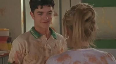 DailyDuff-dot-org_LizzieMcGuire-2x19SheSaidHeSaidSheSaid0607.jpg