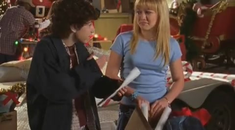 DailyDuff-dot-org_LizzieMcGuire-2x20XtremeXmas0208.jpg