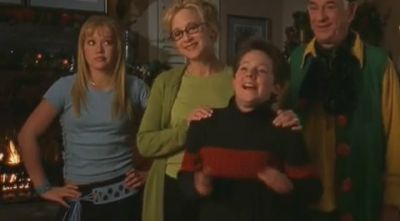 DailyDuff-dot-org_LizzieMcGuire-2x20XtremeXmas0526.jpg