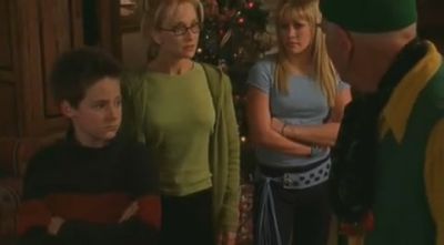 DailyDuff-dot-org_LizzieMcGuire-2x20XtremeXmas0547.jpg