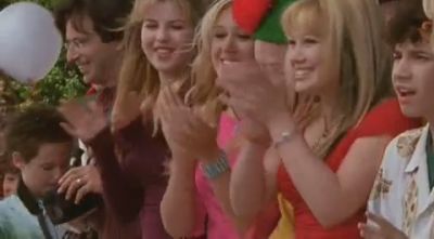 DailyDuff-dot-org_LizzieMcGuire-2x20XtremeXmas1125.jpg