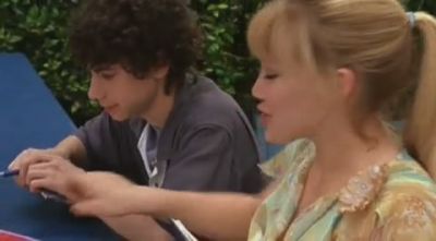 DailyDuff-dot-org_LizzieMcGuire-2x24ByeByeHillridgeJuniorHigh2007.jpg