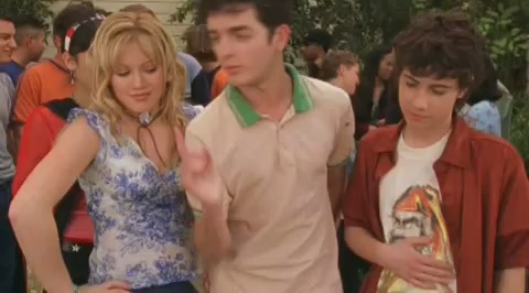 DailyDuff-dot-org_LizzieMcGuire-2x25Bunkies0250.jpg DailyDuff-dot-org_LizzieMcGuire-2x25Bunkies0250.jpg