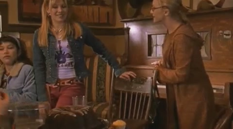 DailyDuff-dot-org_LizzieMcGuire-2x27GrubbyLongjohnsOldeTymeRevue0627.jpg