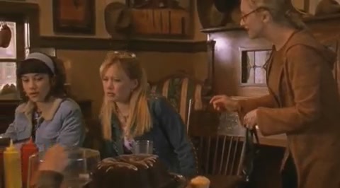 DailyDuff-dot-org_LizzieMcGuire-2x27GrubbyLongjohnsOldeTymeRevue0628.jpg