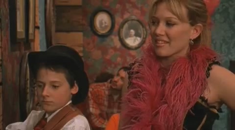 DailyDuff-dot-org_LizzieMcGuire-2x27GrubbyLongjohnsOldeTymeRevue0884.jpg