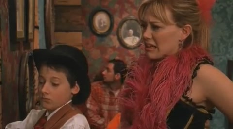 DailyDuff-dot-org_LizzieMcGuire-2x27GrubbyLongjohnsOldeTymeRevue0885.jpg