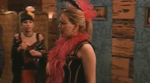 DailyDuff-dot-org_LizzieMcGuire-2x27GrubbyLongjohnsOldeTymeRevue0929.jpg