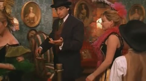 DailyDuff-dot-org_LizzieMcGuire-2x27GrubbyLongjohnsOldeTymeRevue0933.jpg