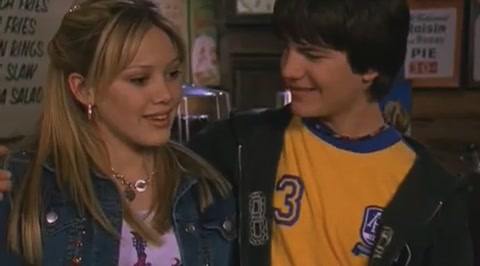 DailyDuff-dot-org_LizzieMcGuire-2x27GrubbyLongjohnsOldeTymeRevue1045.jpg