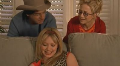 DailyDuff-dot-org_LizzieMcGuire-2x27GrubbyLongjohnsOldeTymeRevue0041.jpg