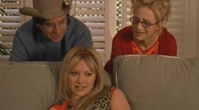 DailyDuff-dot-org_LizzieMcGuire-2x27GrubbyLongjohnsOldeTymeRevue0042.jpg