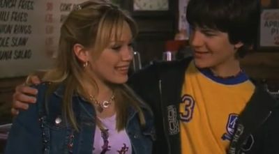 DailyDuff-dot-org_LizzieMcGuire-2x27GrubbyLongjohnsOldeTymeRevue1032.jpg