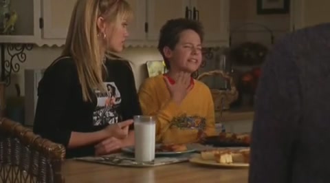 DailyDuff-dot-org_LizzieMcGuire-2x29GrandOleGrandma1095.jpg
