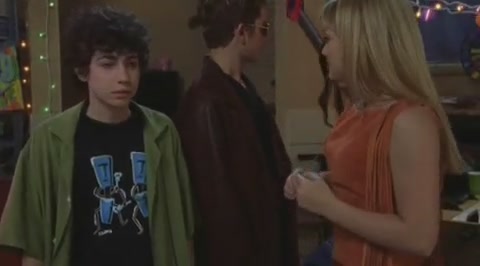 DailyDuff-dot-org_LizzieMcGuire-2x30MyFairLarry0962.jpg DailyDuff-dot-org_LizzieMcGuire-2x30MyFairLarry0962.jpg