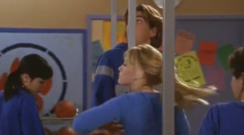 DailyDuff-dot-org_LizzieMcGuire-2x33JustOneOfTheGuys1244.jpg
