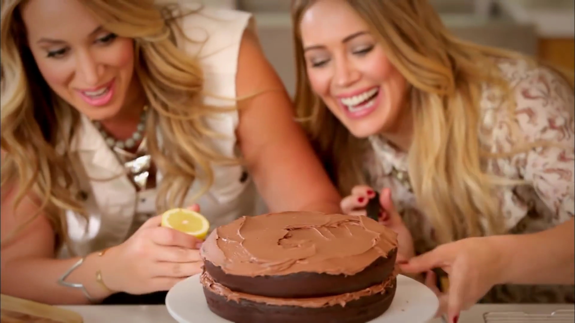 DailyDuff-dot-nl_RealGirlsKitchen1x05DuffFamilyCrabBoil0555.jpg DailyDuff-dot-nl_RealGirlsKitchen1x05DuffFamilyCrabBoil0555.jpg