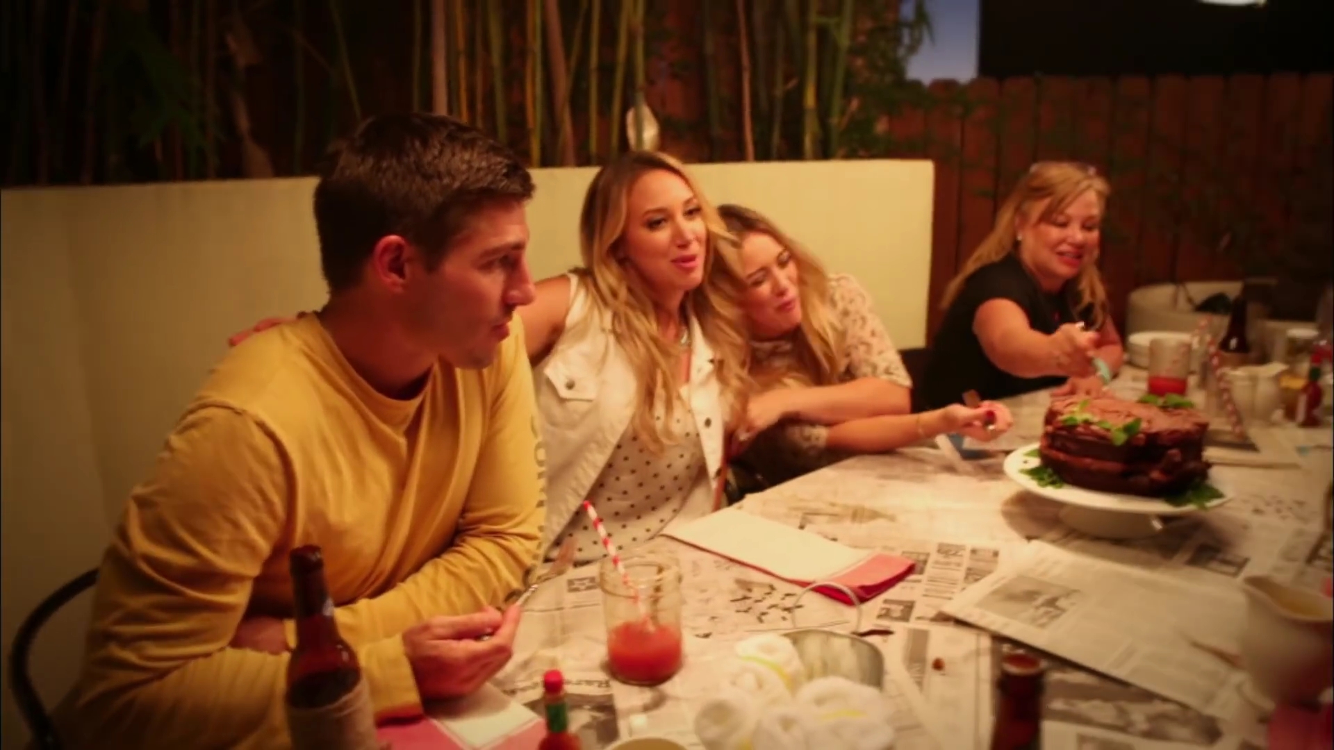 DailyDuff-dot-nl_RealGirlsKitchen1x05DuffFamilyCrabBoil1114.jpg DailyDuff-dot-nl_RealGirlsKitchen1x05DuffFamilyCrabBoil1114.jpg