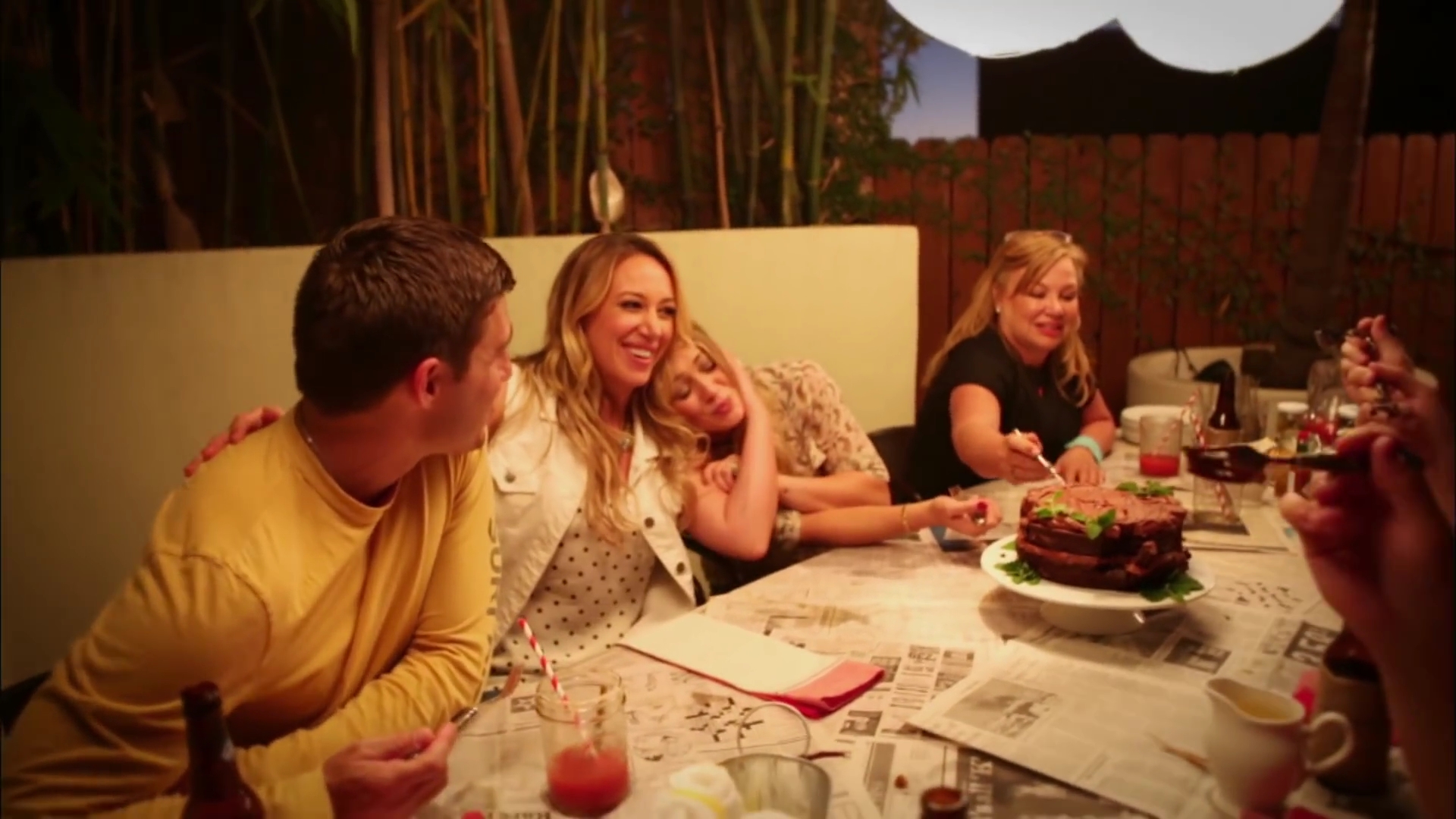 DailyDuff-dot-nl_RealGirlsKitchen1x05DuffFamilyCrabBoil1116.jpg DailyDuff-dot-nl_RealGirlsKitchen1x05DuffFamilyCrabBoil1116.jpg