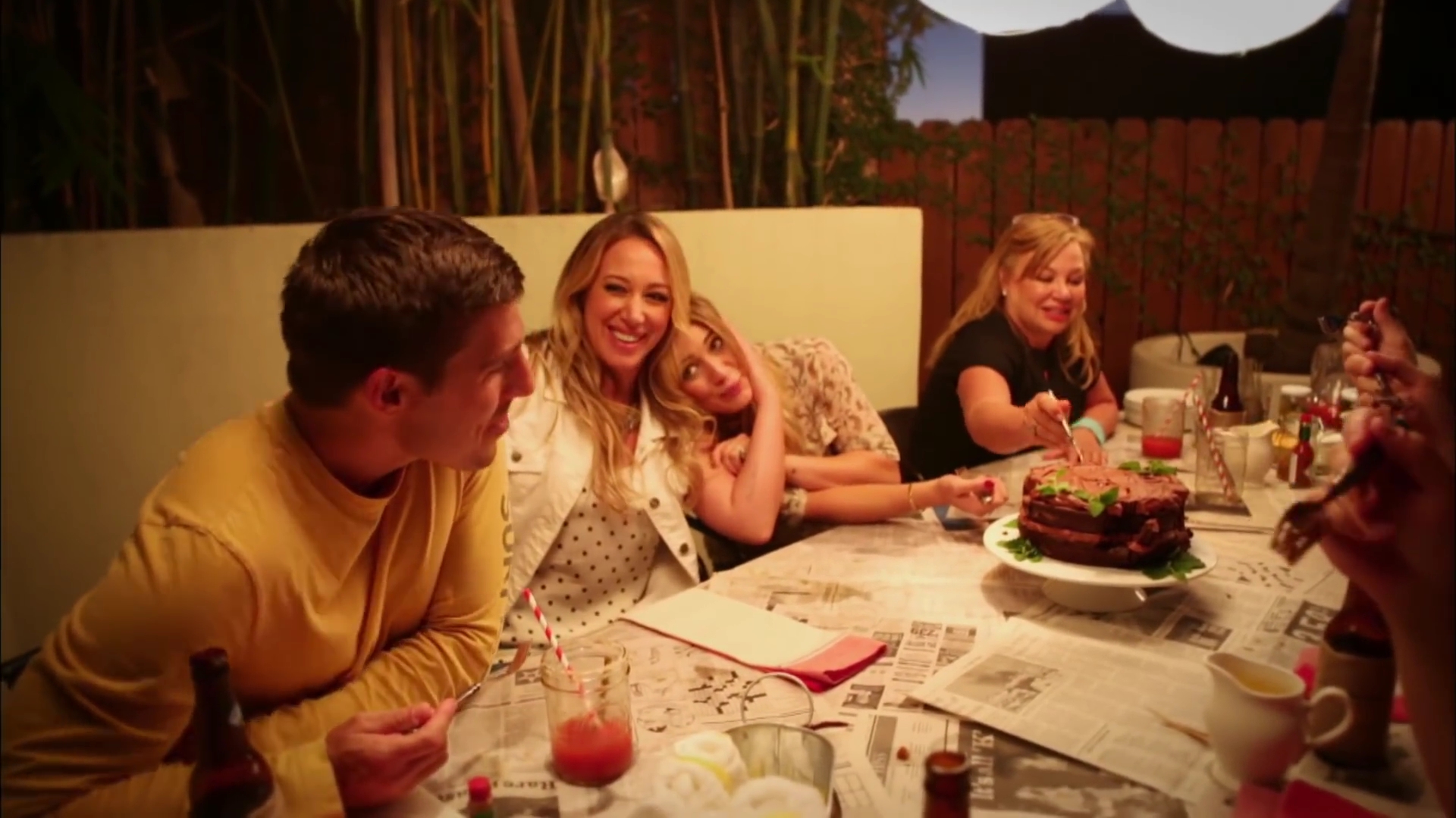 DailyDuff-dot-nl_RealGirlsKitchen1x05DuffFamilyCrabBoil1117.jpg DailyDuff-dot-nl_RealGirlsKitchen1x05DuffFamilyCrabBoil1117.jpg