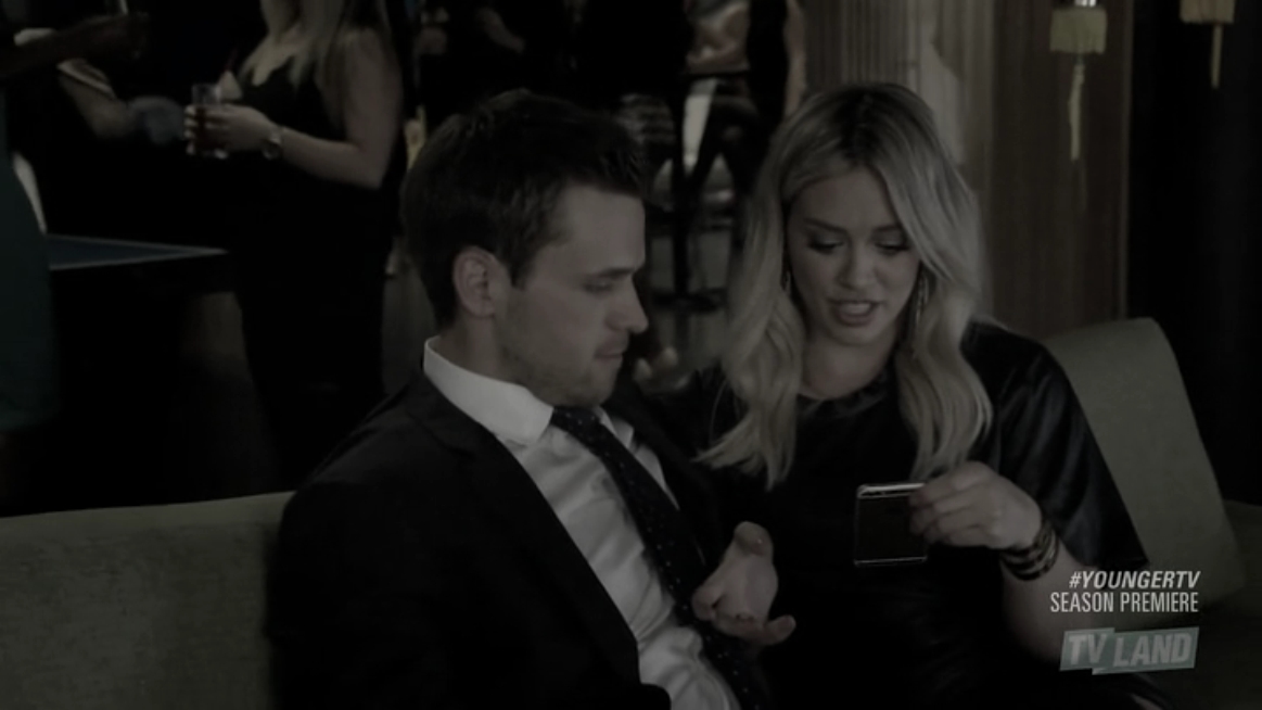 DailyDuff_dot_nl-Younger2x02-1213.jpg