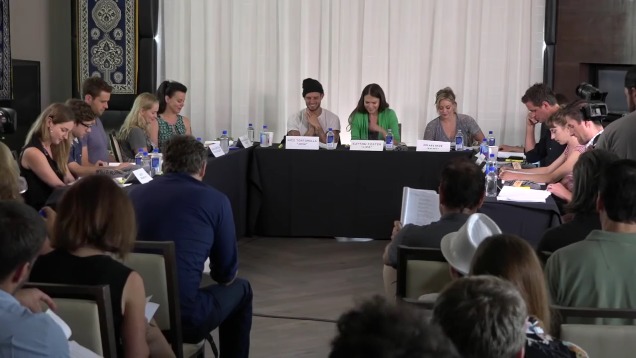 DailyDuff-dot-nl_Younger-S2TableRead0005.jpg