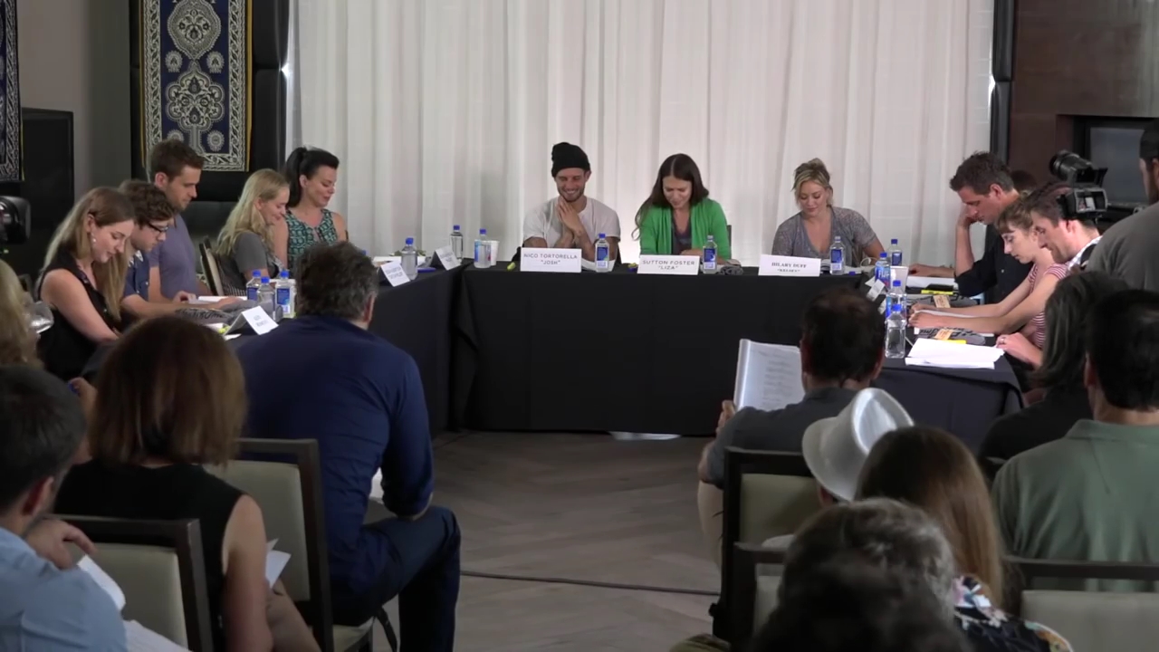 DailyDuff-dot-nl_Younger-S2TableRead0006.jpg