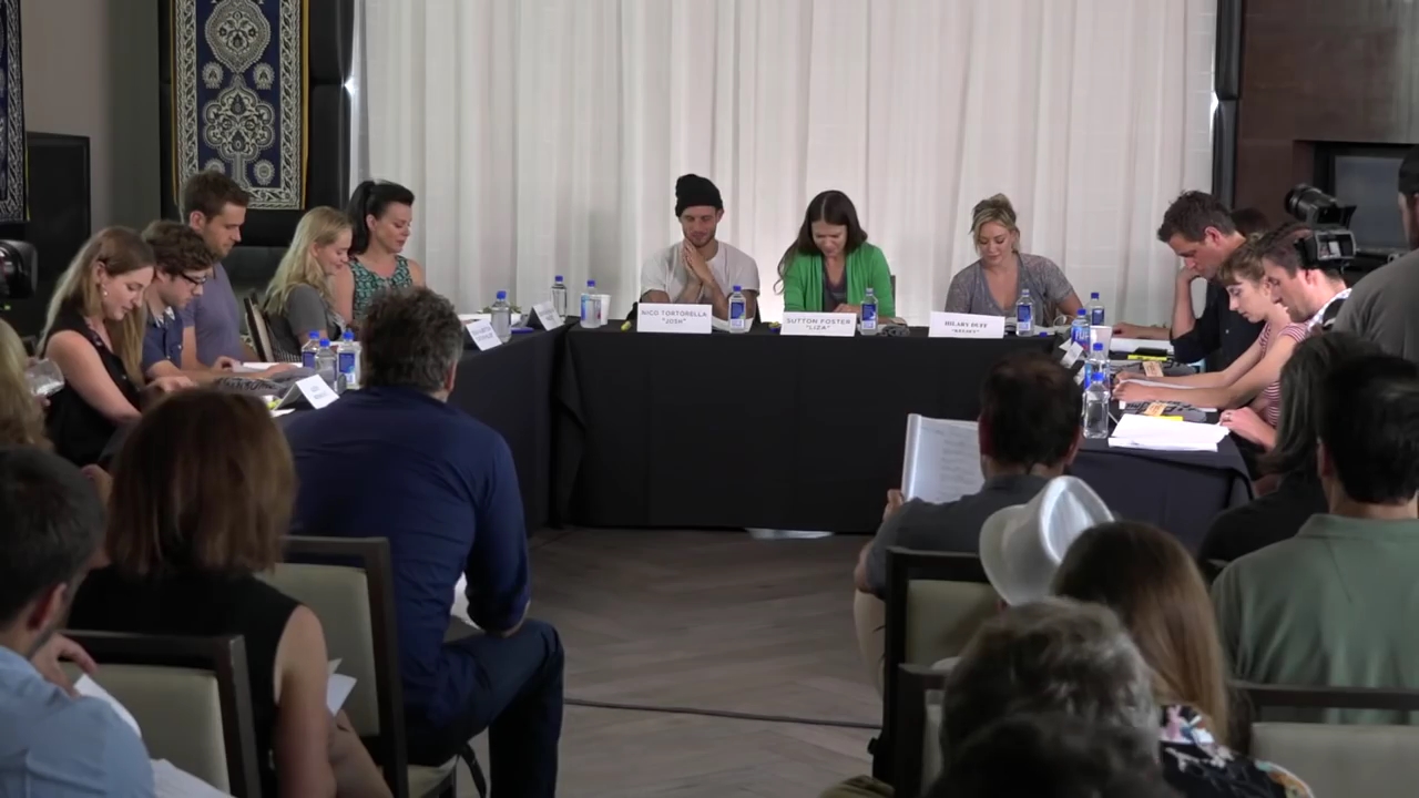 DailyDuff-dot-nl_Younger-S2TableRead0007.jpg